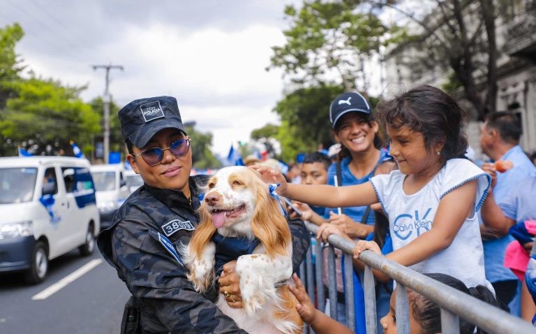 Salvadoreños afirman que tienen más confianza en la Fuerza Armada y PNC