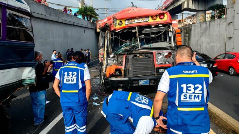 Motorista imprudente causó lesiones en ocho pasajeros y caos vehicular en bulevar Venezuela