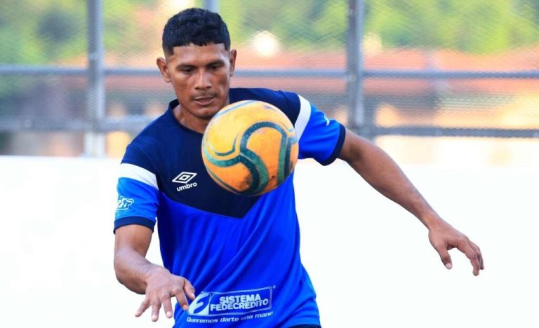 Exon Perdomo está de vuelta en la Selecta playera