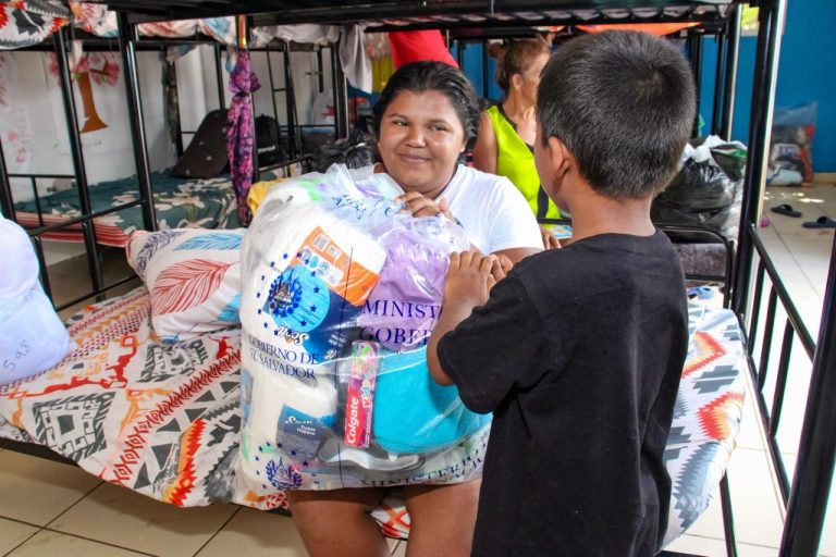 Más de 450 salvadoreños son atendidos en albergues tras las intensas lluvias