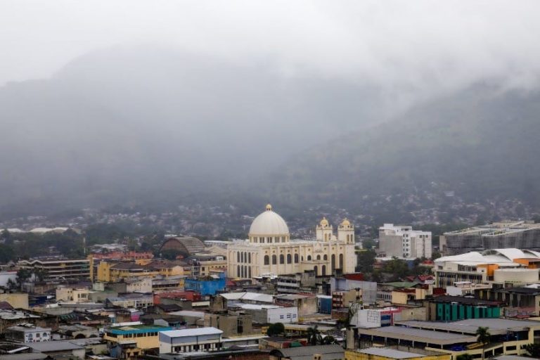 Se mantiene la Alerta Estratificada en territorio salvadoreño por lluvias