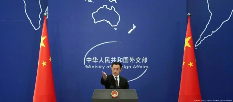 China insta a la «calma» ante decreto nuclear de Putin