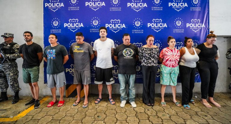 Delincuentes estafaron $333,000 con falsos paquetes vacacionales y funerarios en San Salvador